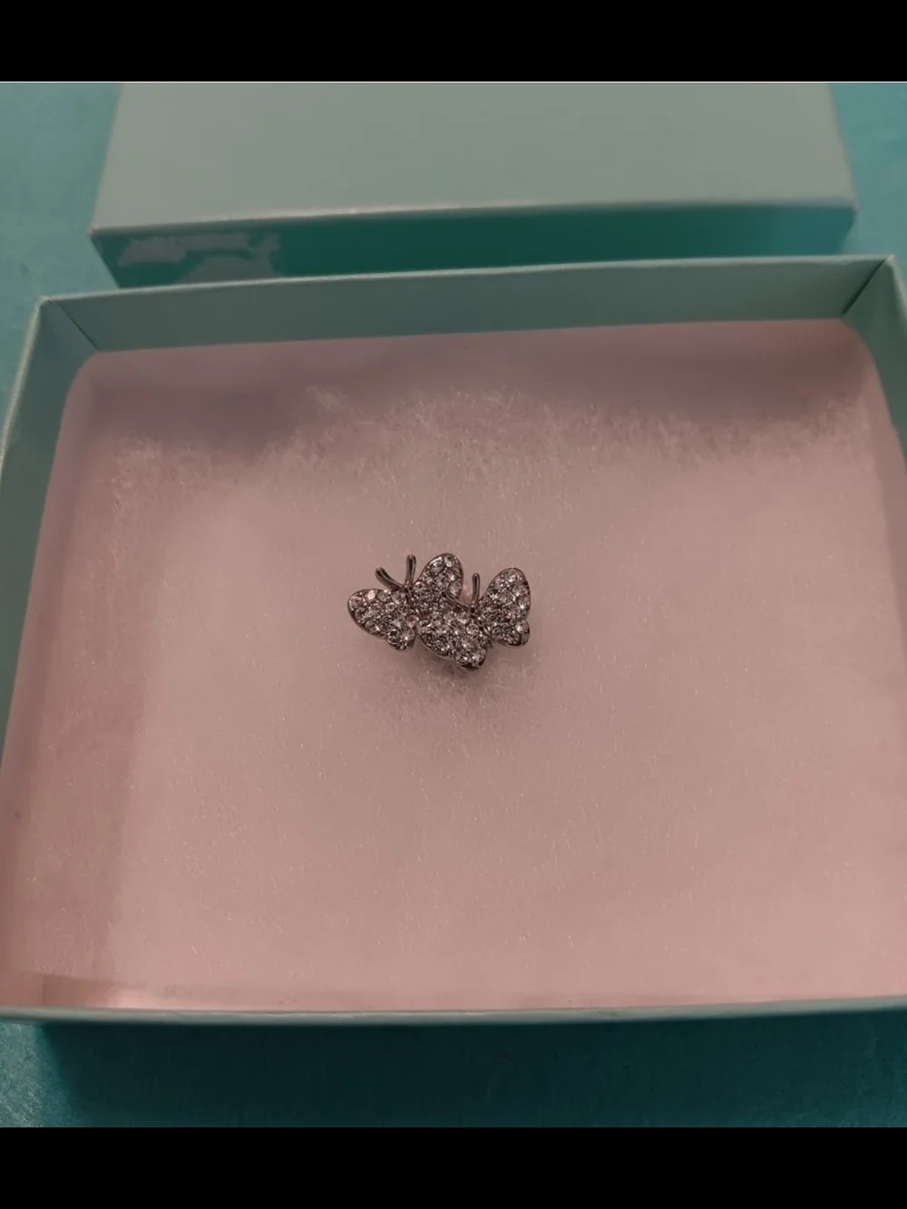 Double Butterfly Crystal Fashion Brooch Pin – Like New | Sparkling Rhinestone